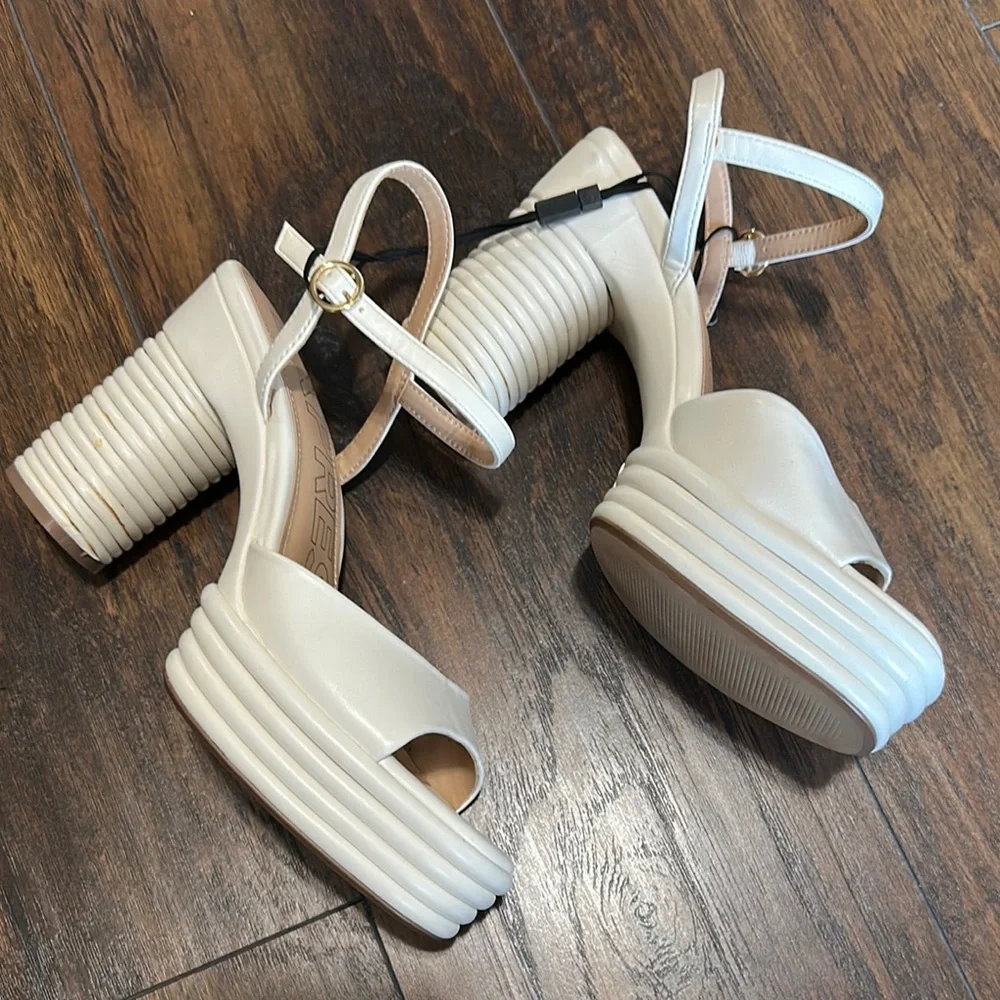 New Express Women's Elegant Cream Tan Distressed Platform Open Toe Sandals